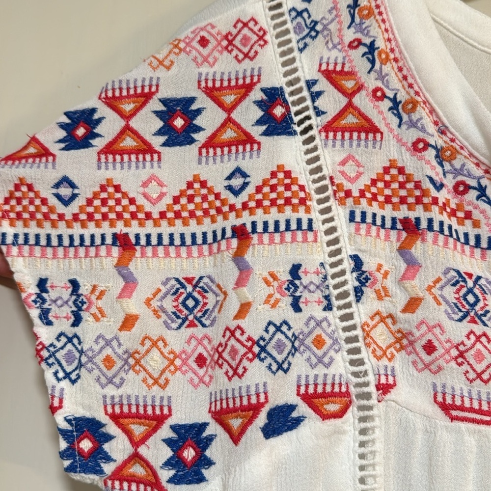 Savanna Jane White Embroidered Top medium - Picture 2 of 4